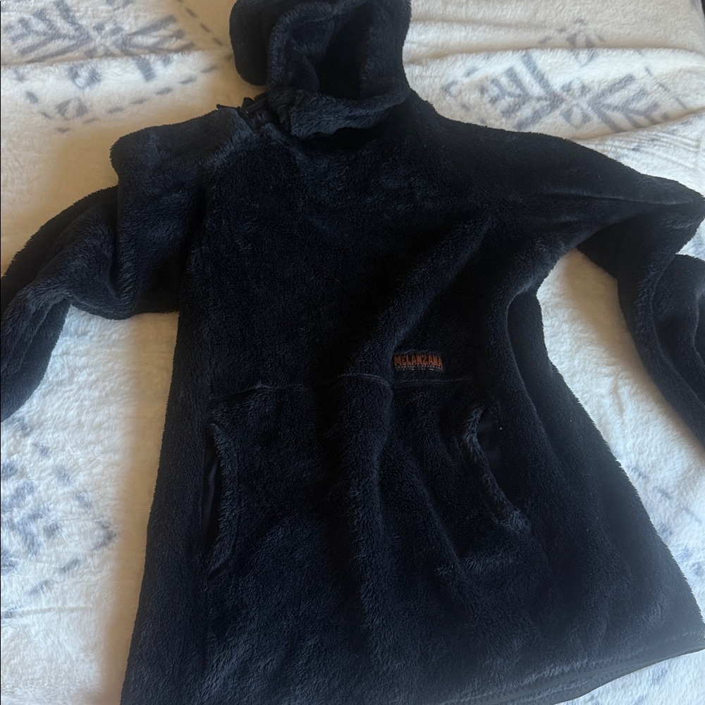 Black Melly Women’s size M FUR Hoodiecopper tag